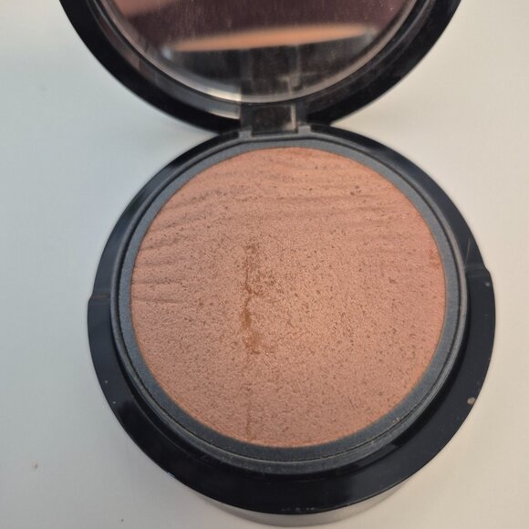 Giorgio Armani Luminous Silk Glow Fusion Powder - Picture 3 of 3